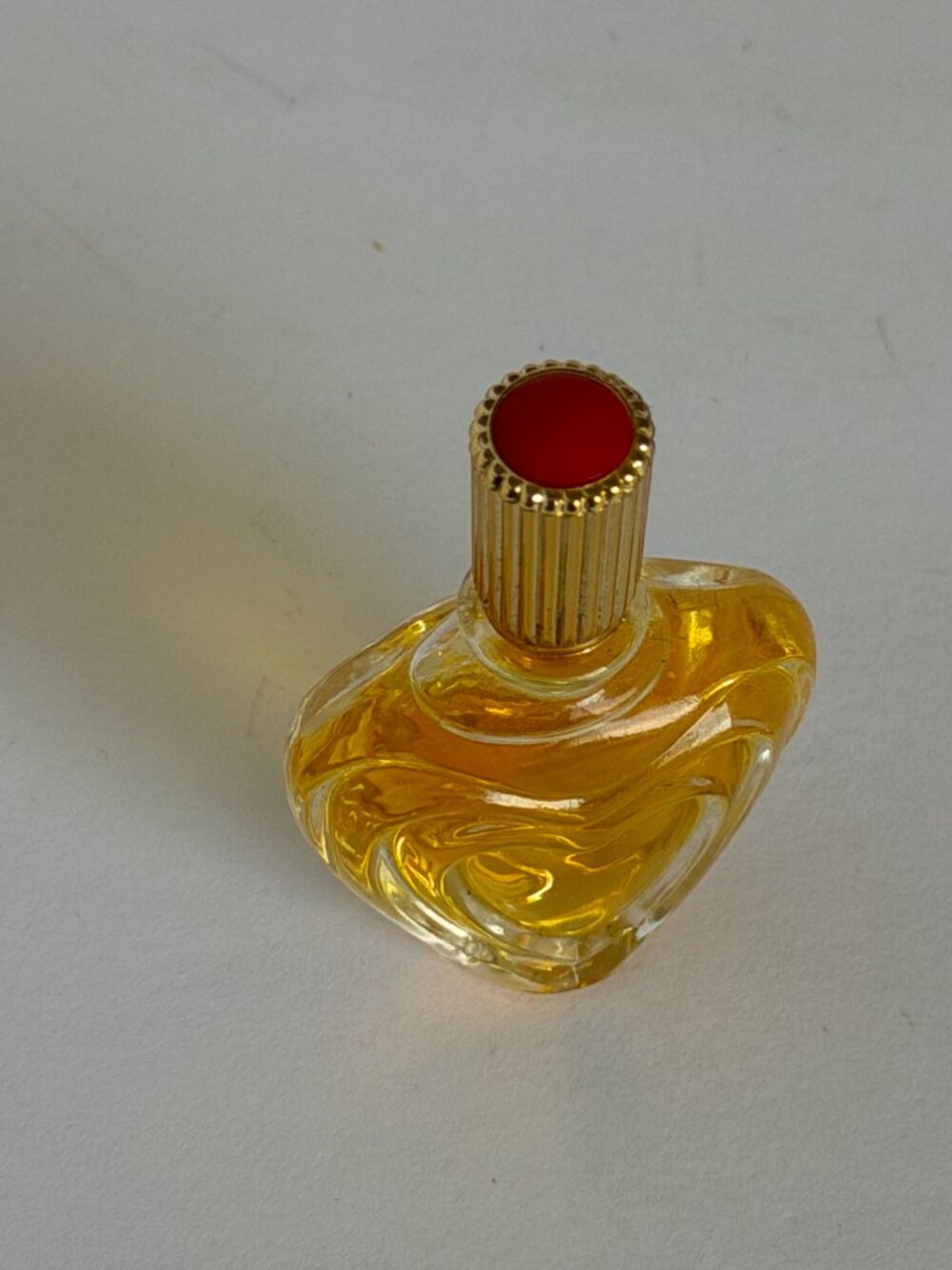 Vintage Escada Margaretha Ley edp Mini 4ml 0.14 oz Heart Bottle Rare - Picture 2 of 4